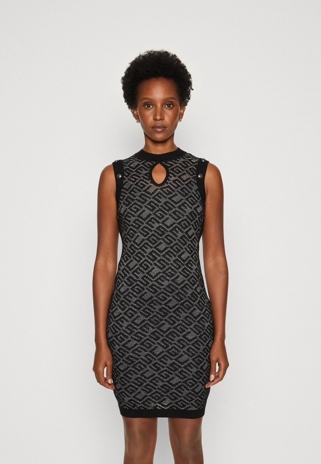 

Платье-футляр Guess CHELSEA LOGO DRESS, цвет jet black