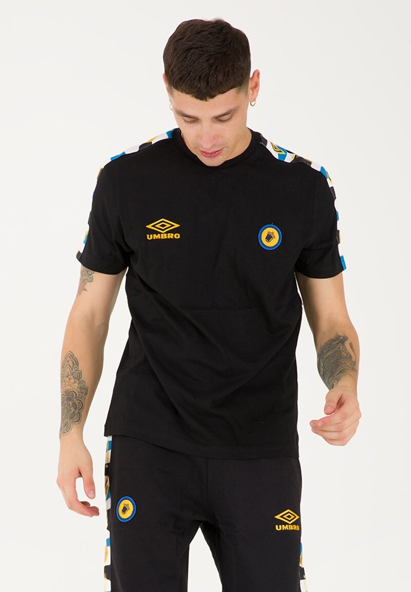

Футболка с принтом Umbro, черная