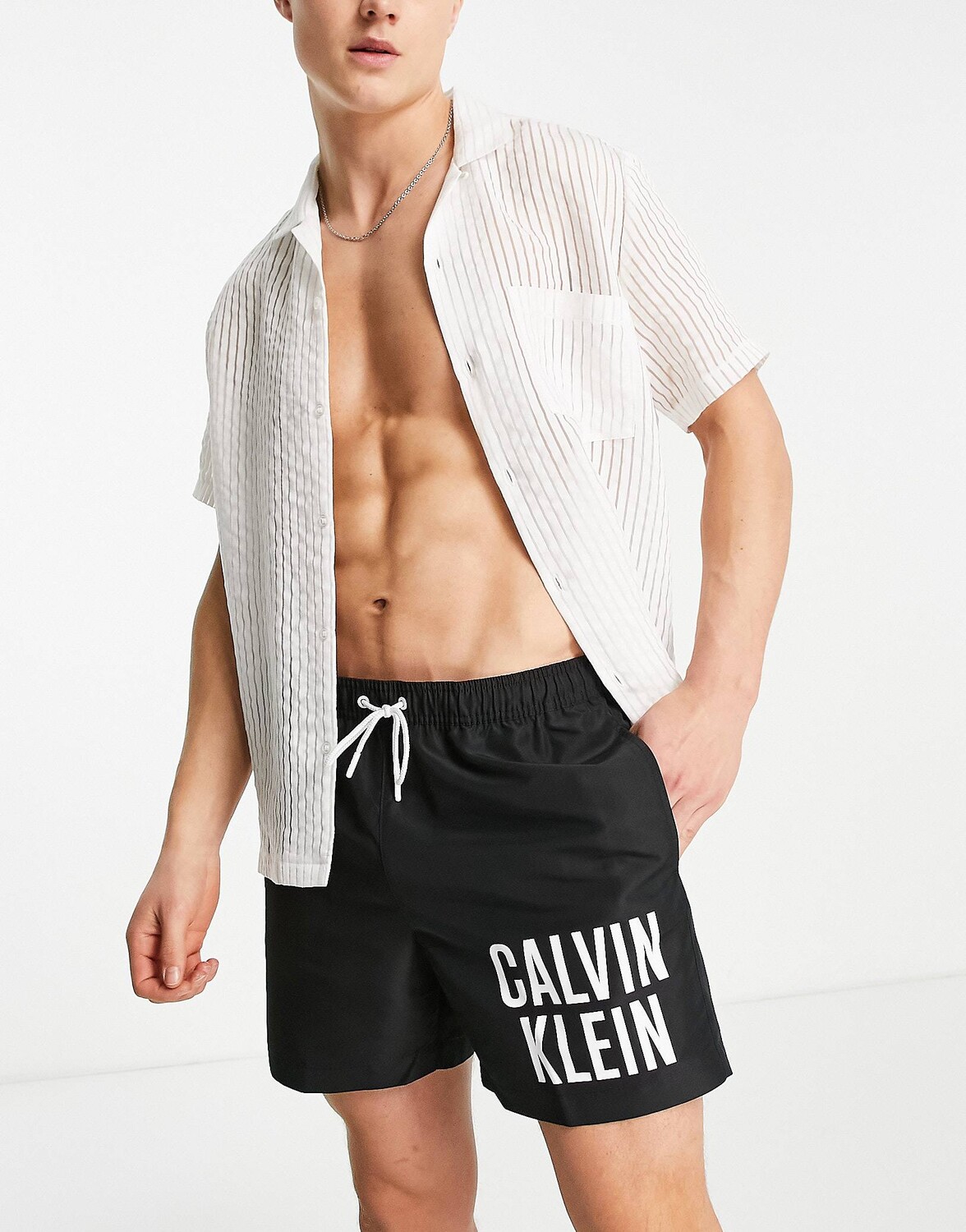 

Черные плавки-шорты с логотипом на бедрах Calvin Klein