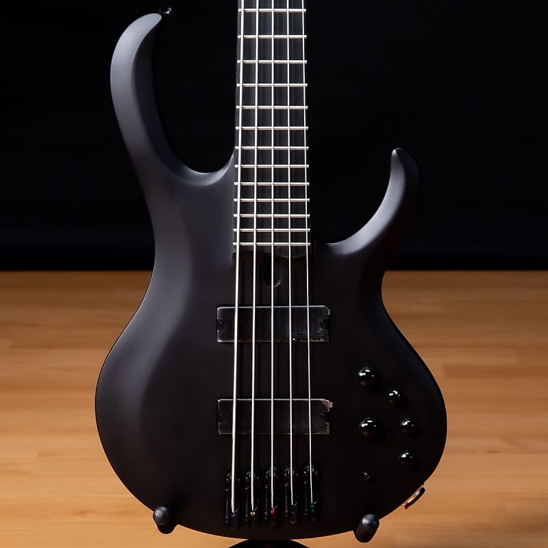 

IBANEZ BTB625EX BTB Iron Label 5-струнный бас - черный плоский SN 220416666
