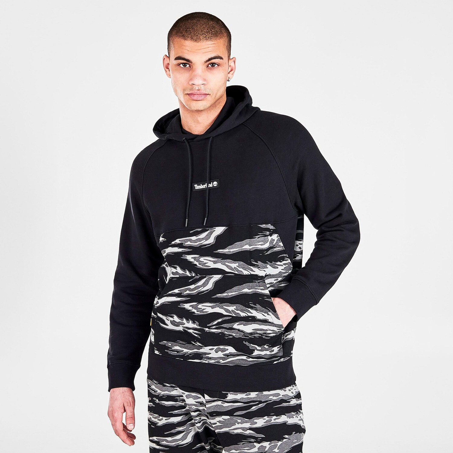 

Мужская толстовка с капюшоном Timberland White Tiger Camo Print Pullover, черный
