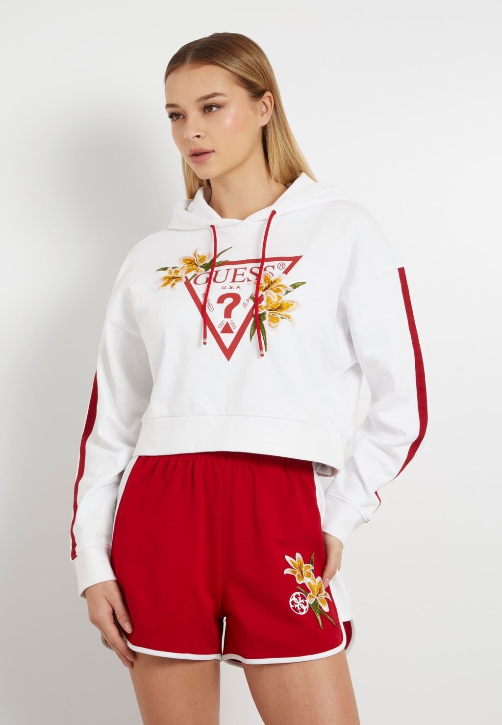 Толстовка LOGO MIT BLUMEN Guess, цвет weiß