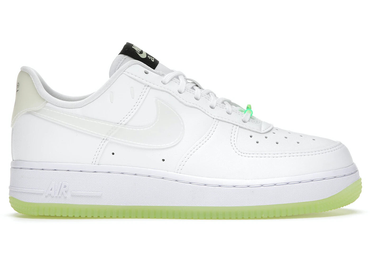 

Кроссовки женские Nike Air Force 1 Low '07, белый / зеленый