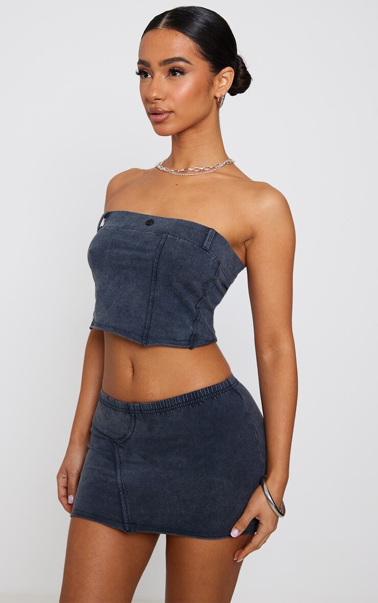 

PrettyLittleThing Угольный топ-бандо Petite Charcoal Acid Wash