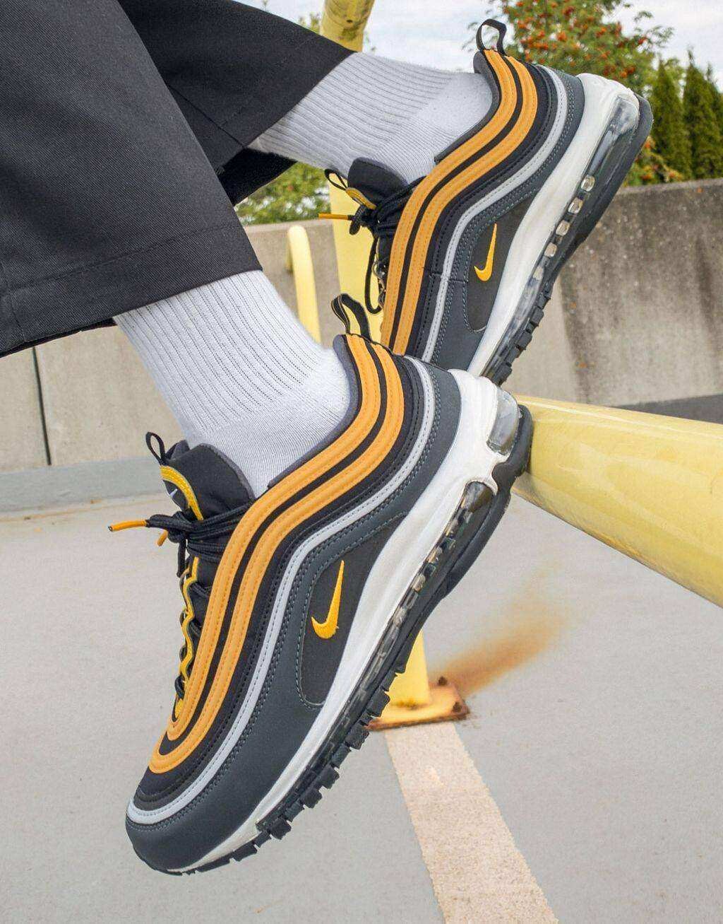 

Кроссовки Nike Air Max 97 черного и университетского золота, Черный