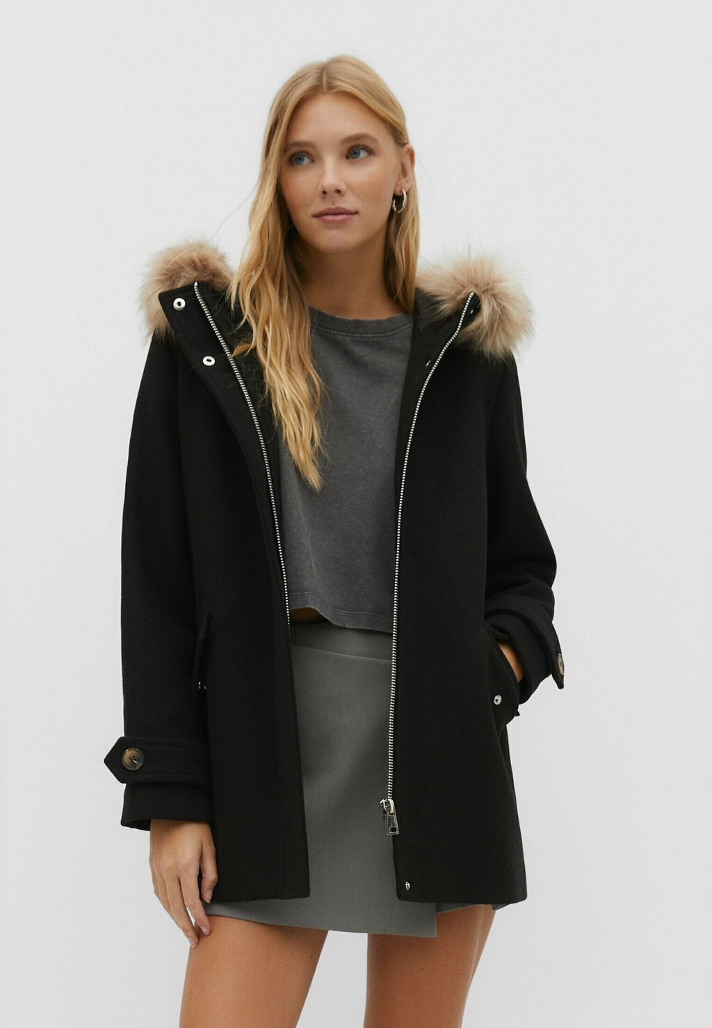 

Полупальто Cropped Felt Texture Stradivarius, черный