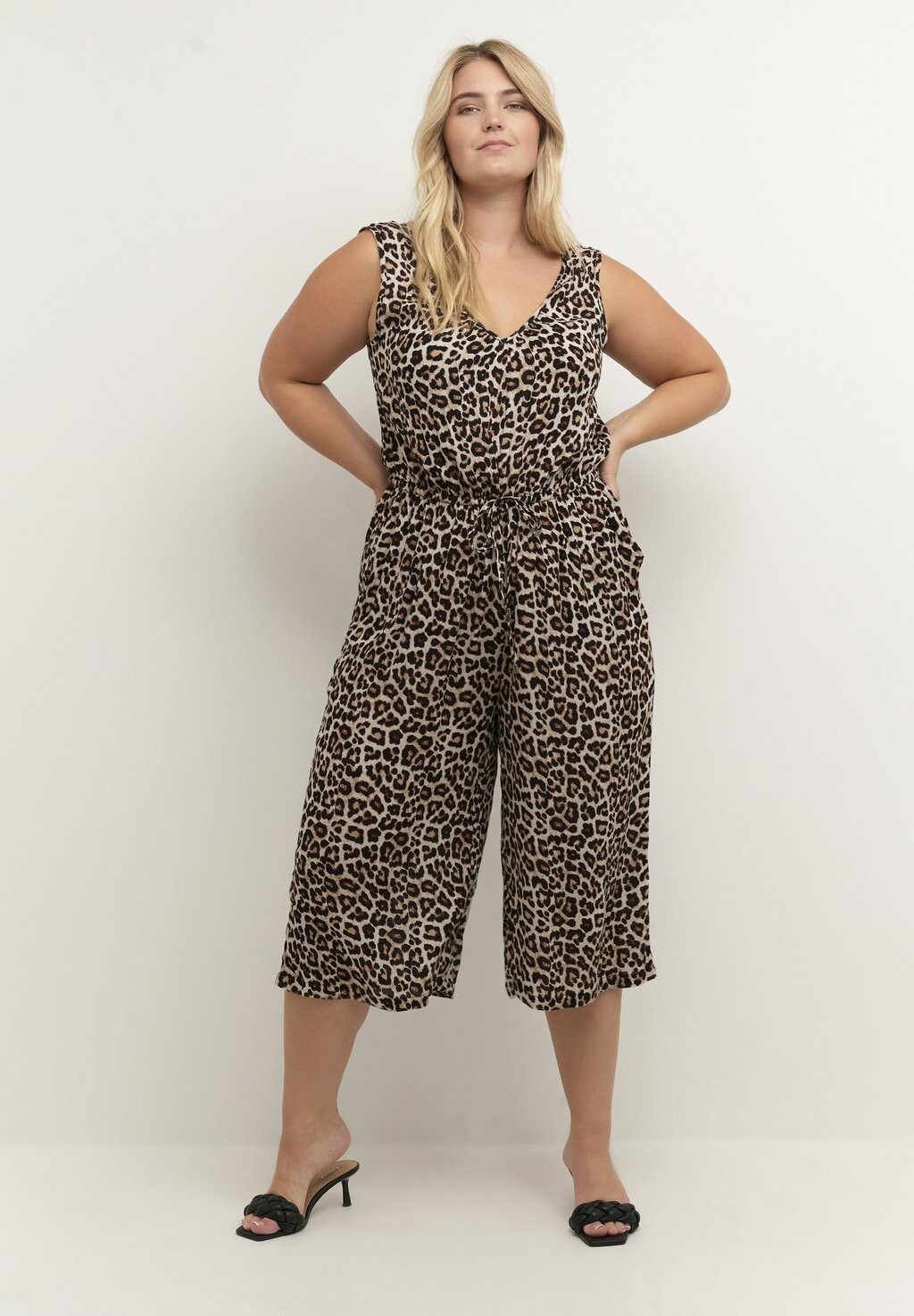 

Комбинезон ISMA AMI Kaffe Curve, цвет feather gray leo print