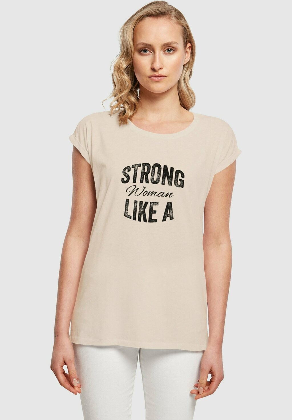 

Футболка с принтом STRONG LIKE A WOMAN EXTENDED SHOULD Merchcode, белый