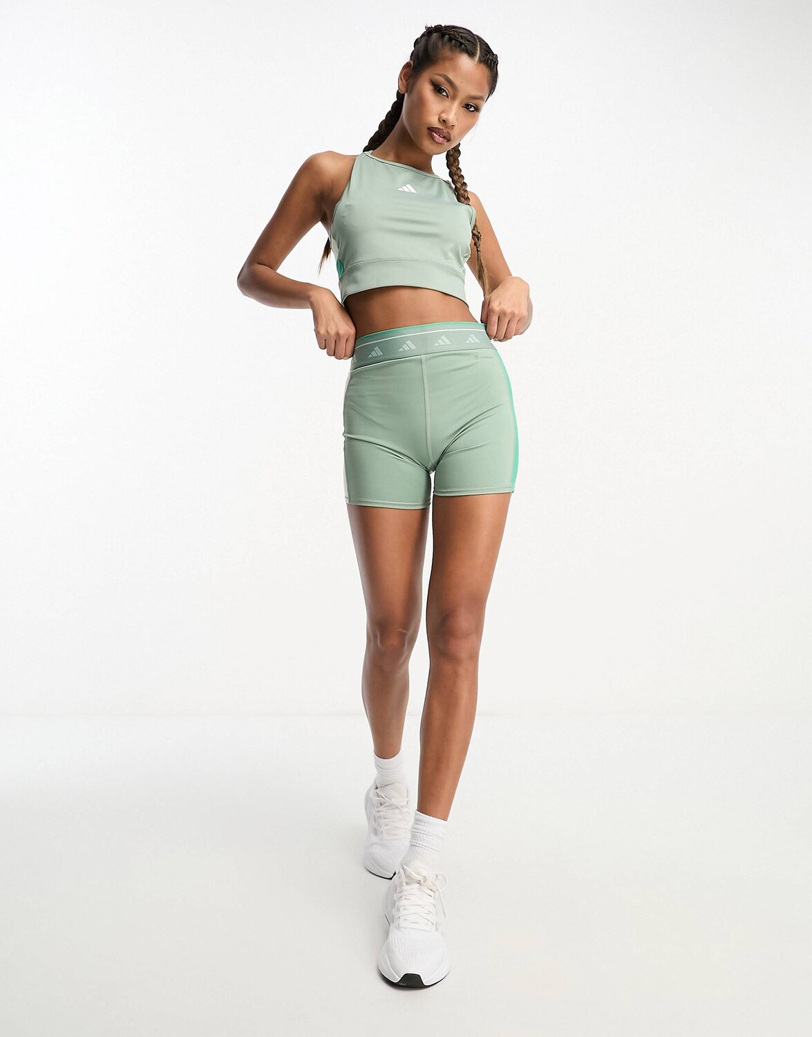 

Зеленые шорты-леггинсы с цветными блоками adidas Training Techfit adidas performance