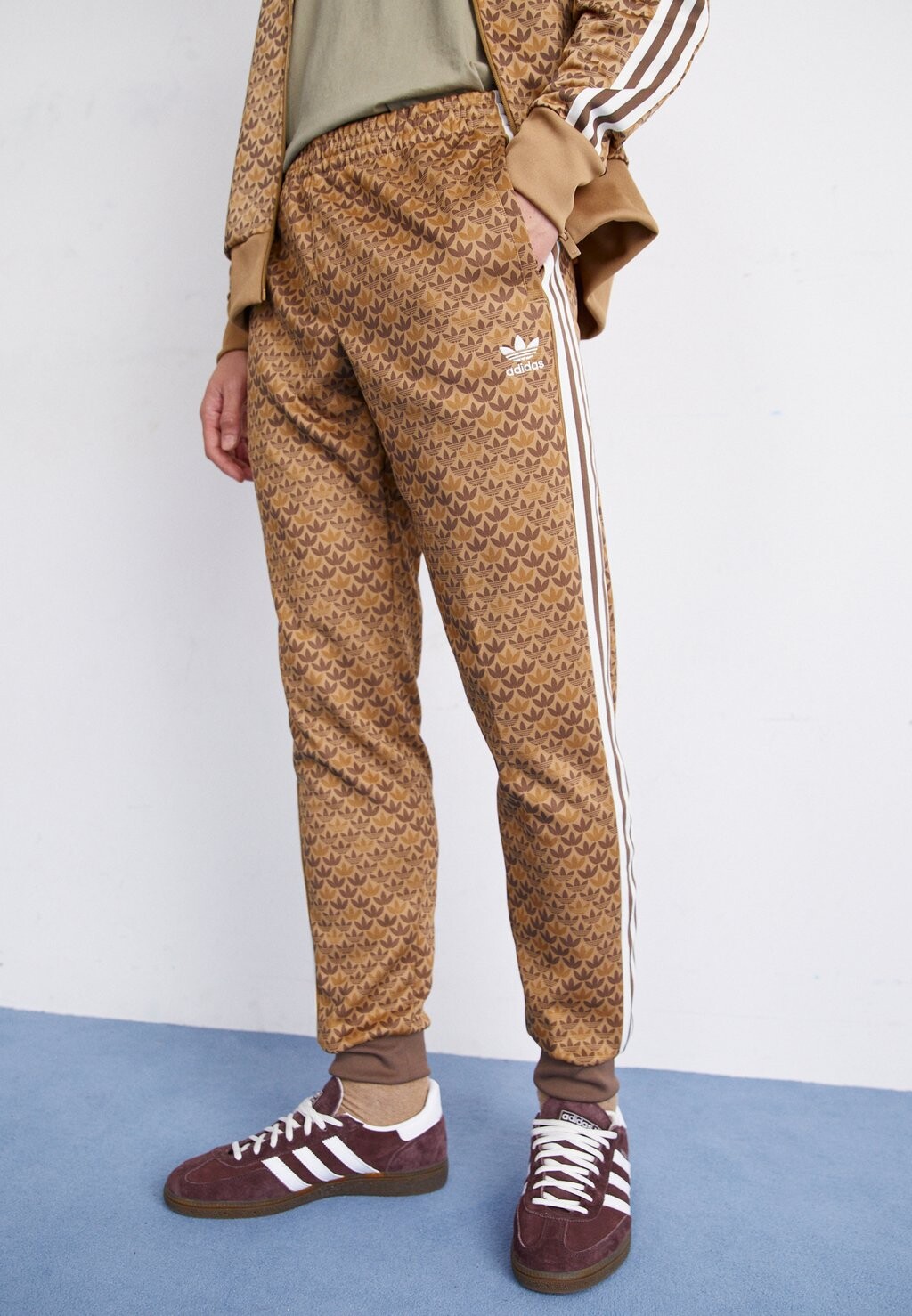 

Спортивные штаны Mono adidas Originals, цвет earth strata
