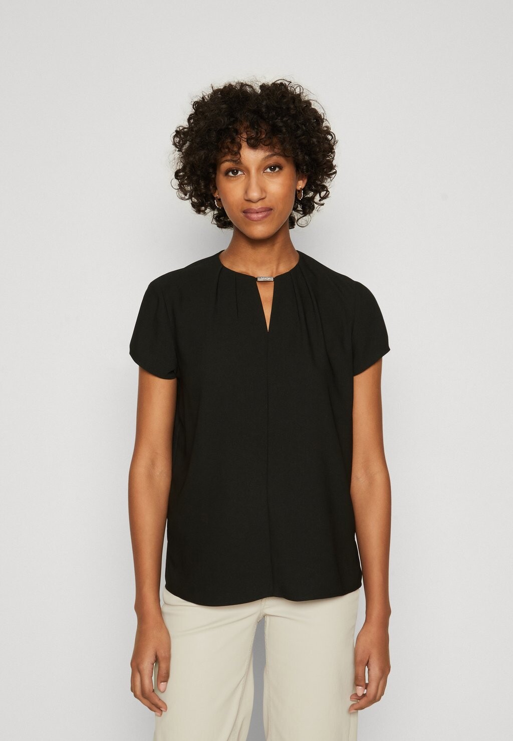 

Футболка с принтом BAR SHORT SLEEVE BLOUSE Calvin Klein, черный