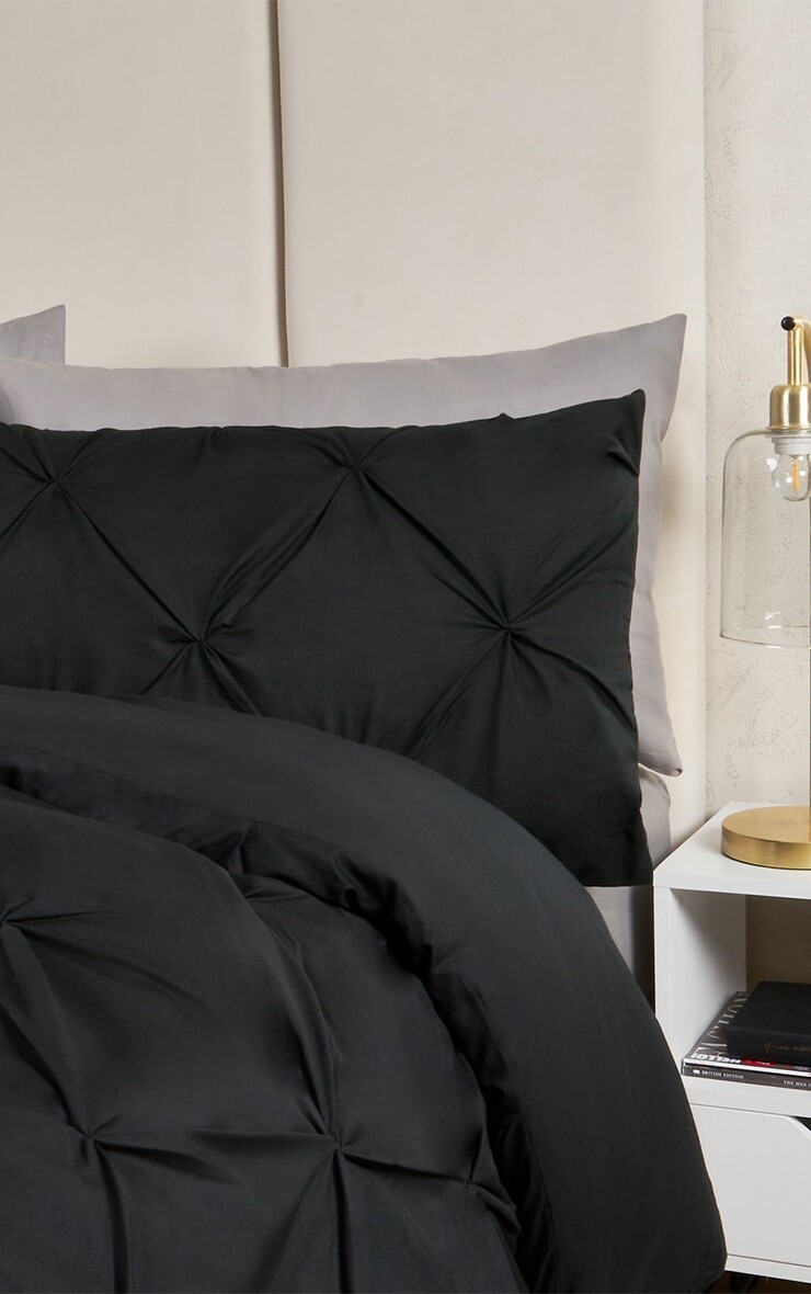 

PrettyLittleThing Комплект пододеяльников Black Diamond Pintuck King
