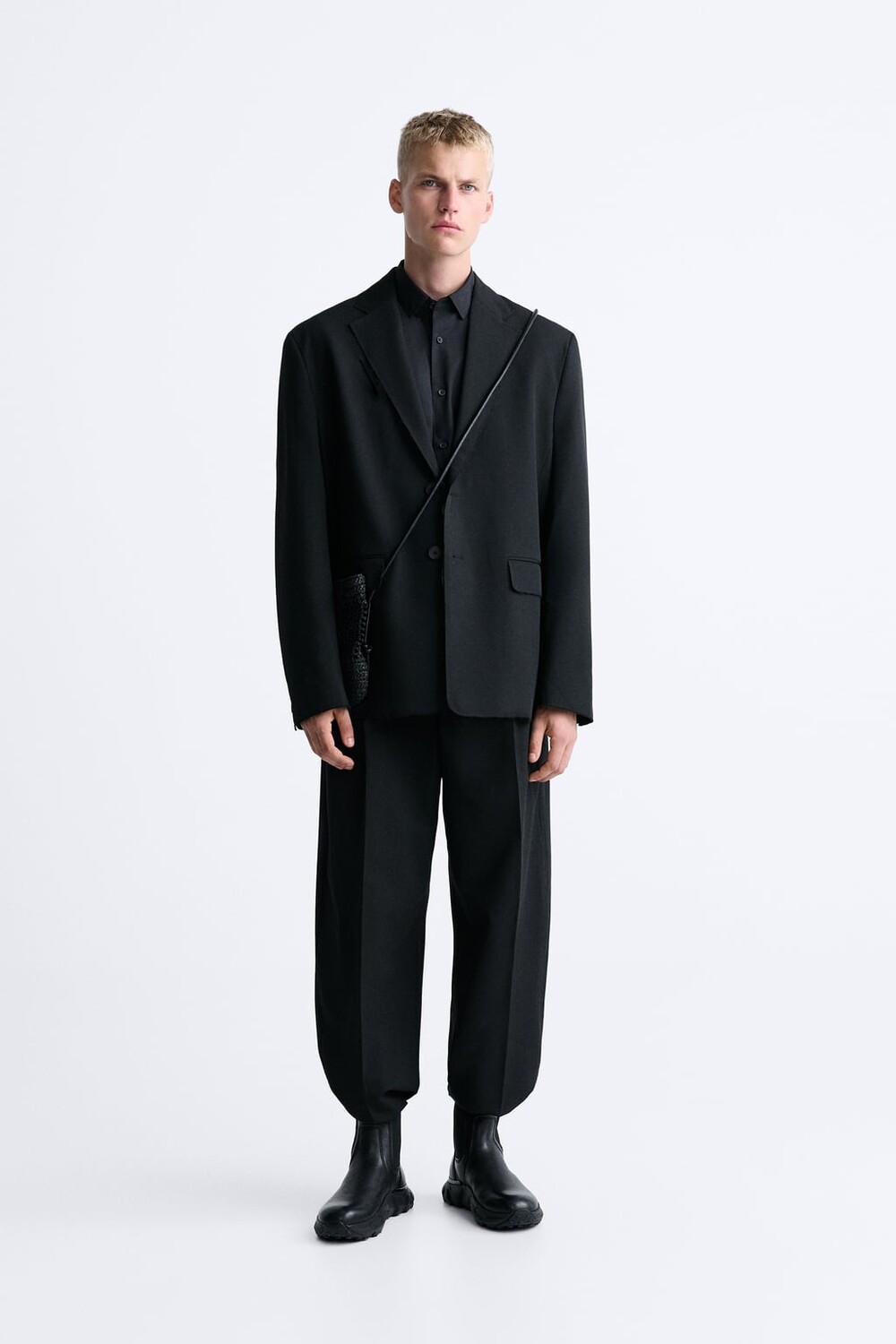

Вибрамкожаные сапоги ZARA, черный