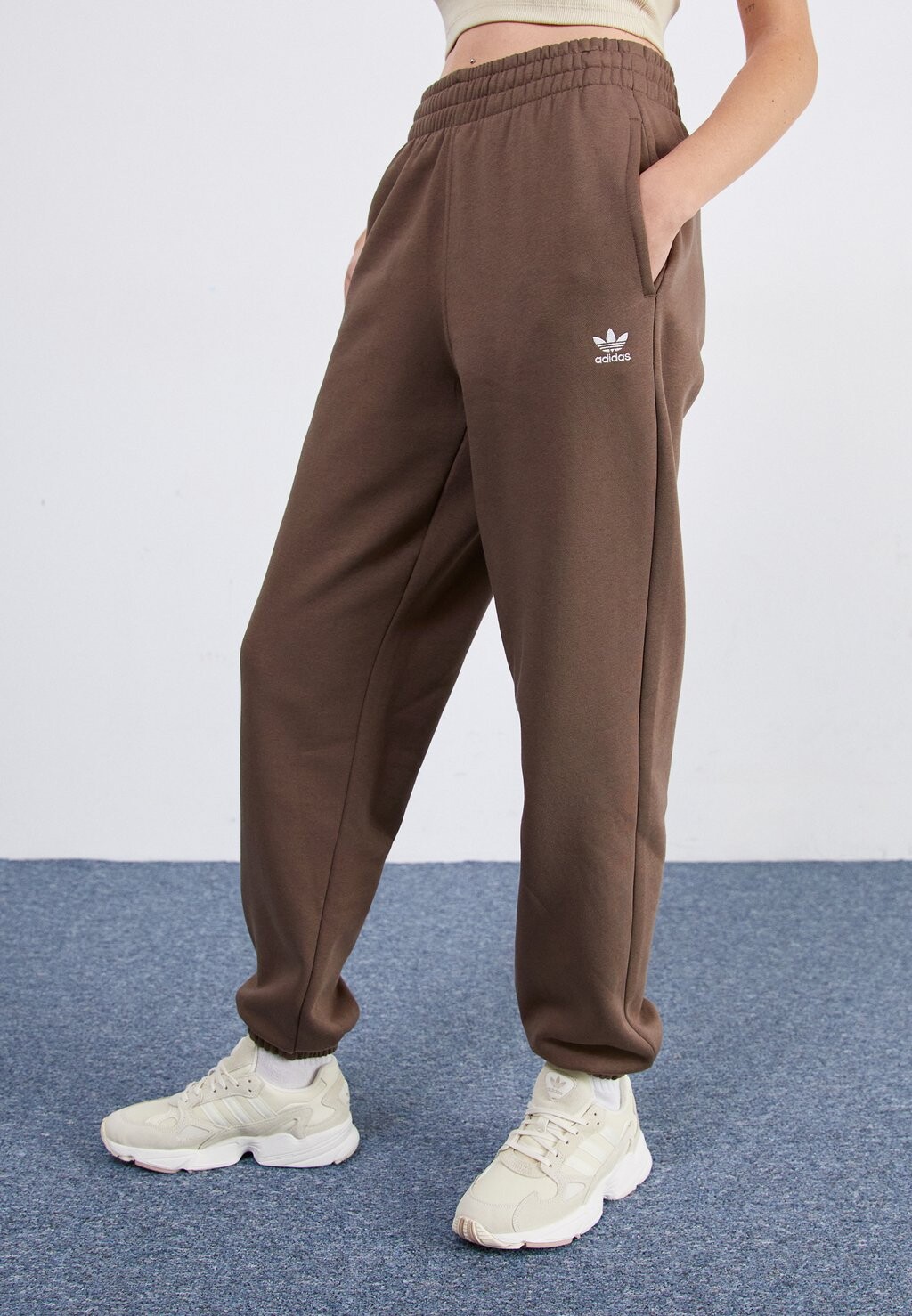 

Спортивные штаны ESSENTIALS adidas Originals, цвет earth strata