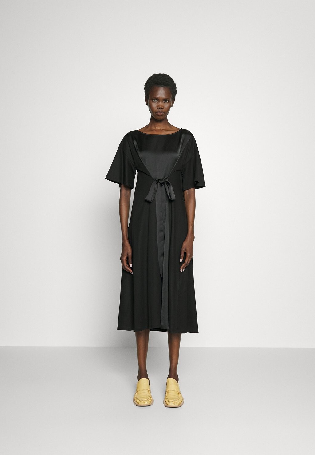 

Элегантное платье WEEKEND MaxMara, черный