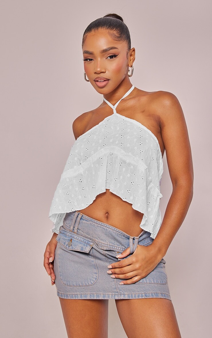 

PrettyLittleThing Белый укороченный топ с бретельками и оборками через шею