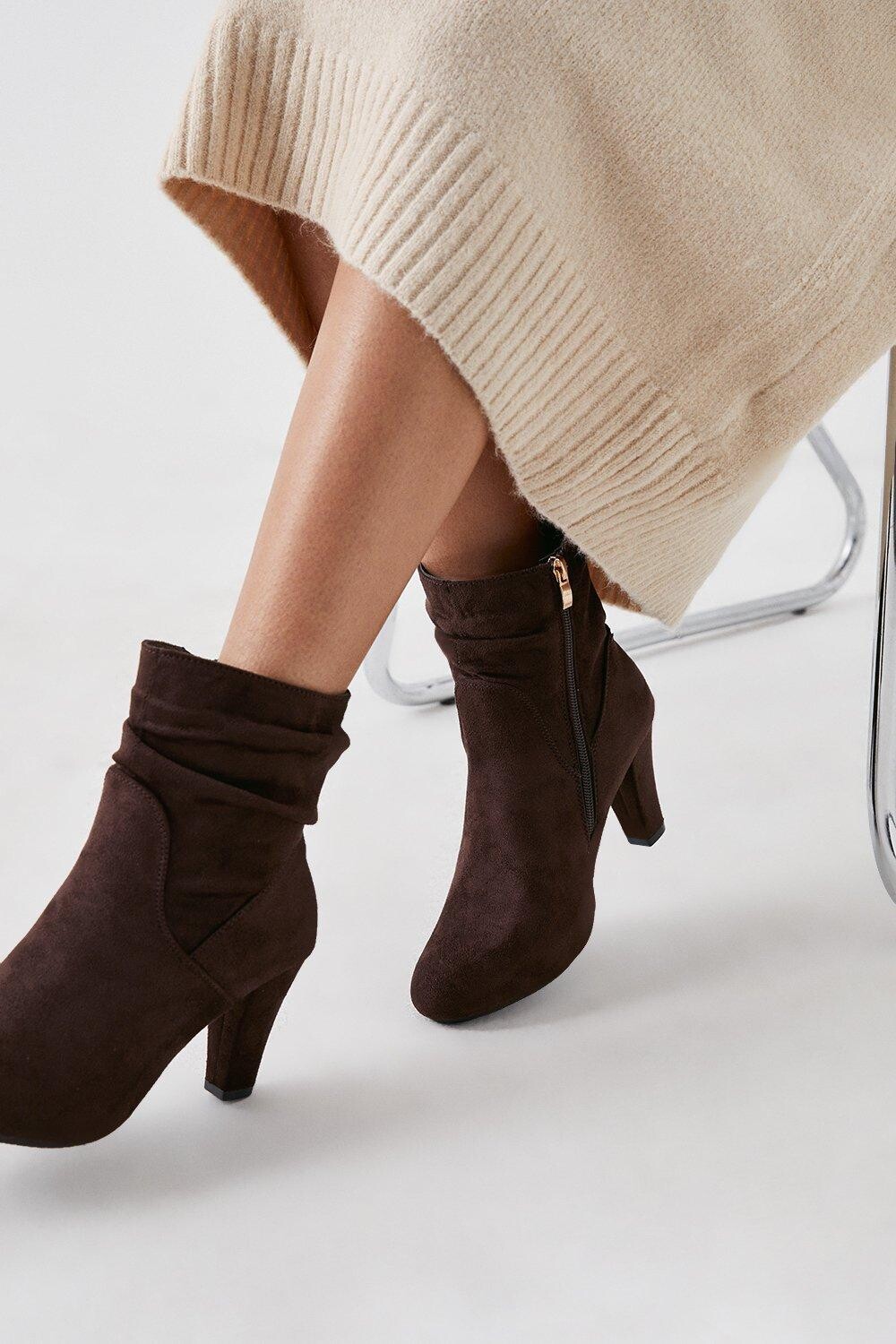 

Ботинки Ally на каблуке со сборками Dorothy Perkins, коричневый