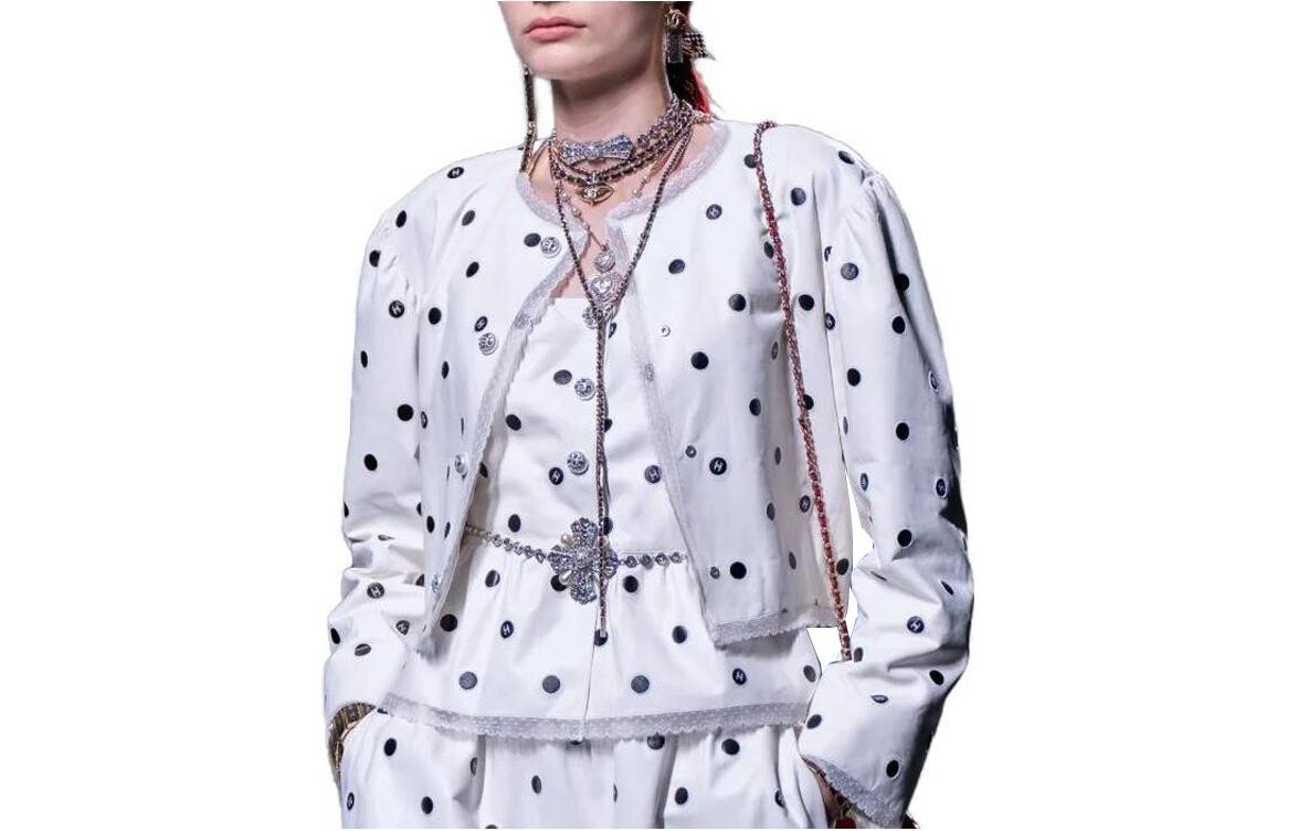 

Кожаная куртка женская белая Chanel