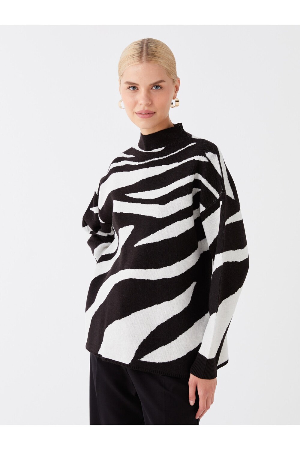

Свитер - Черный - Oversize LC Waikiki, черный