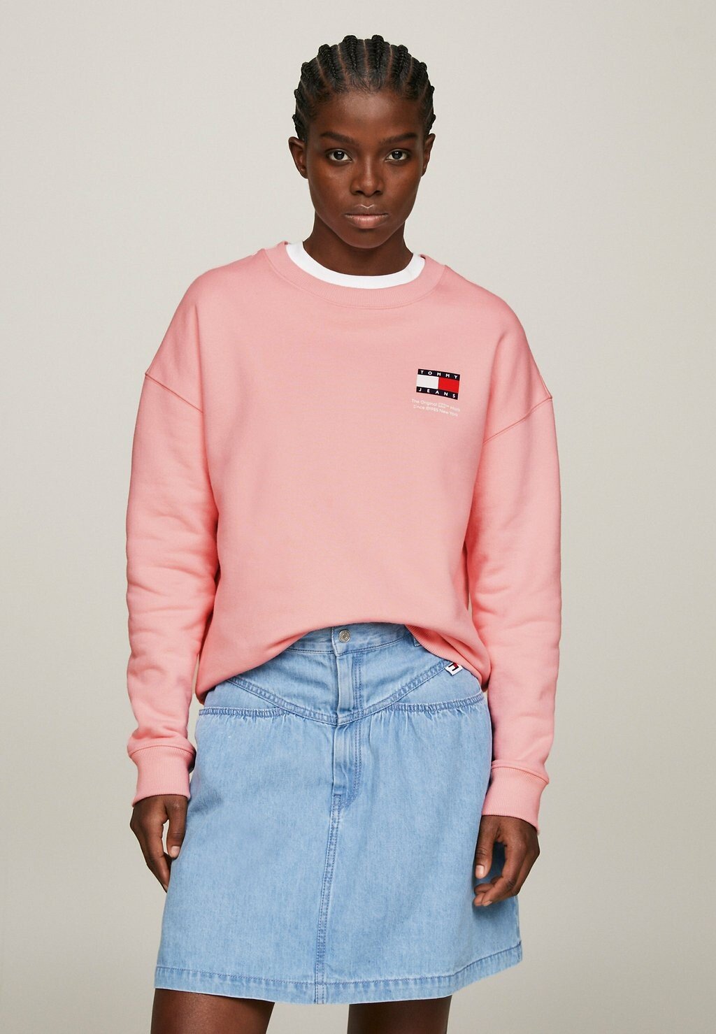 Толстовка Tommy Jeans BOXY FLAG GRAPHIC CREW NECK, цвет ballet pink