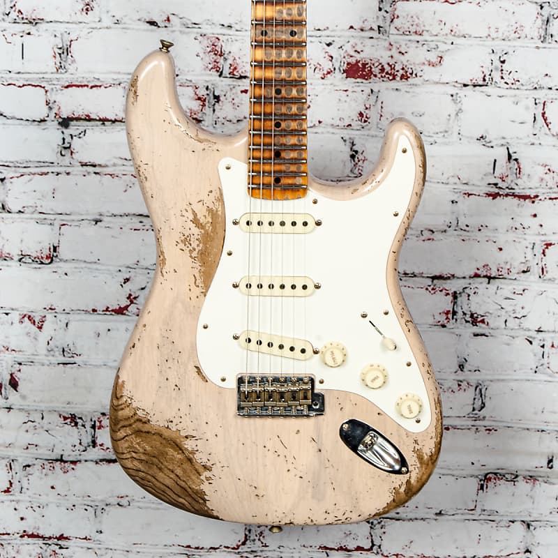 цена Электрогитара Fender - B2 Custom Shop Limited Edition - Red Hot Stratocaster - Electric Guitar - Super Heavy Relic - Aged Dirty White Blonde - w/ Custom Shop Hardshell Case - x0552