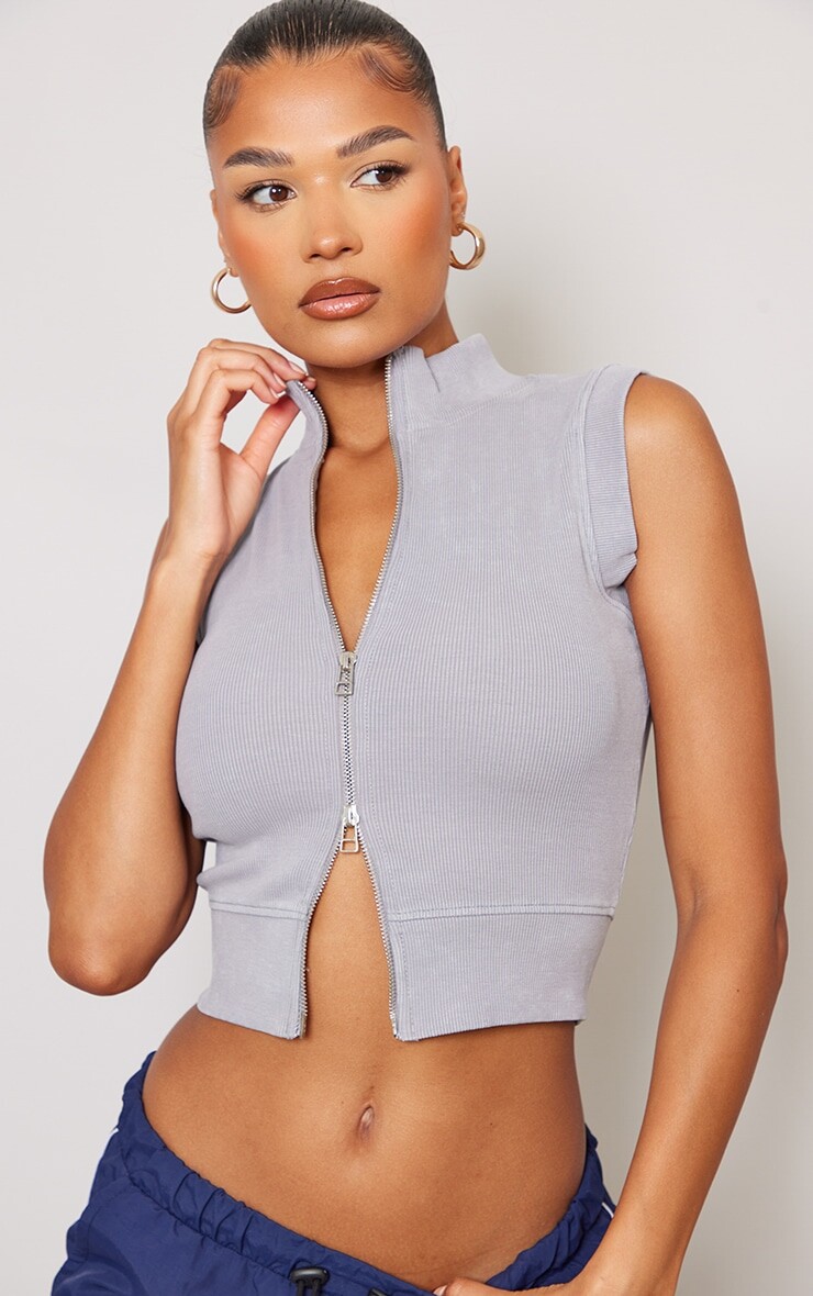 

PrettyLittleThing Серый топ без рукавов на молнии в рубчик
