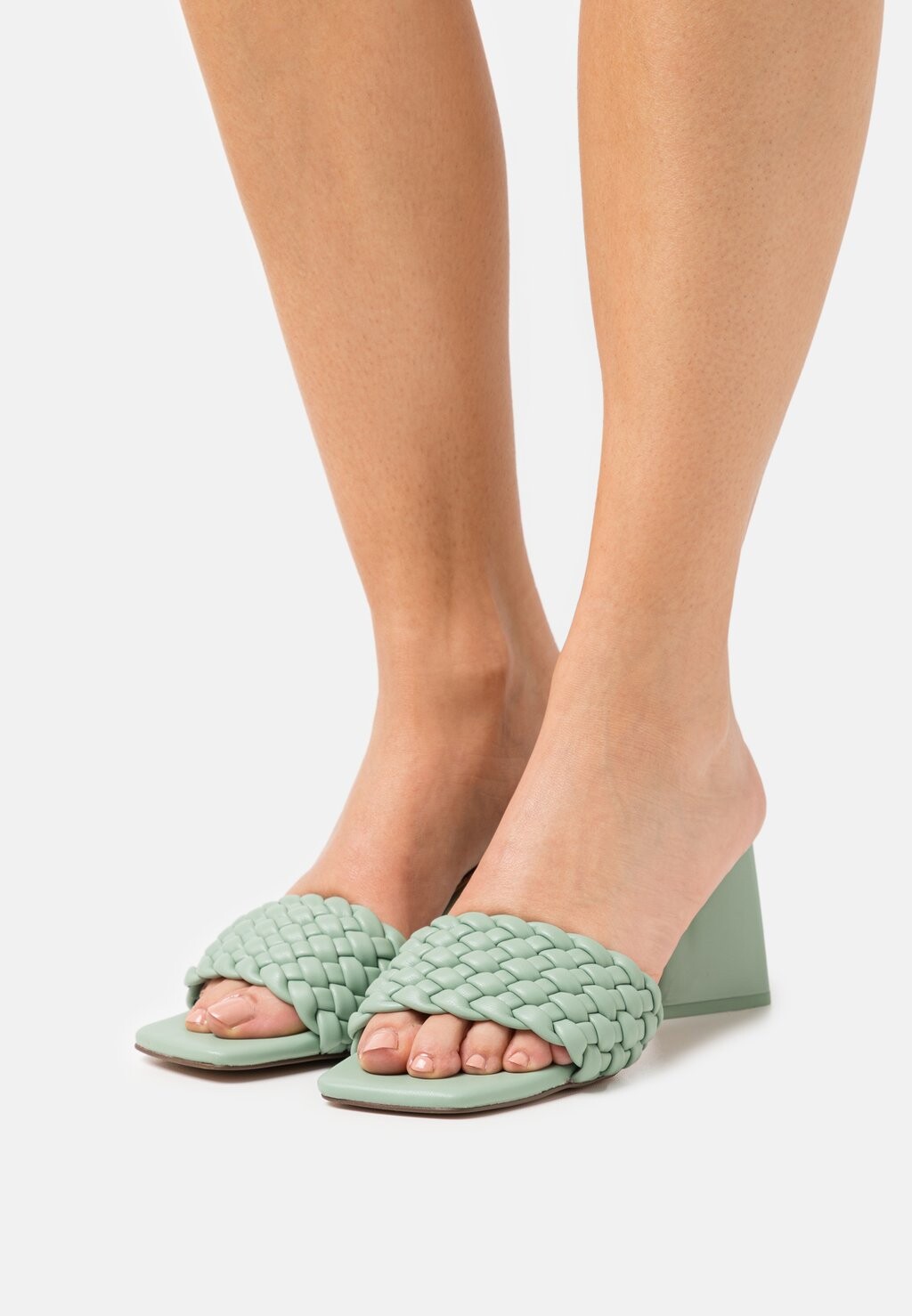 

Шлепанцы Steve Madden