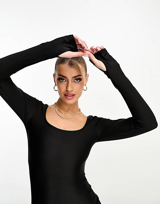

Черный блестящий комбинезон с отверстиями для большого пальца ASOS DESIGN
