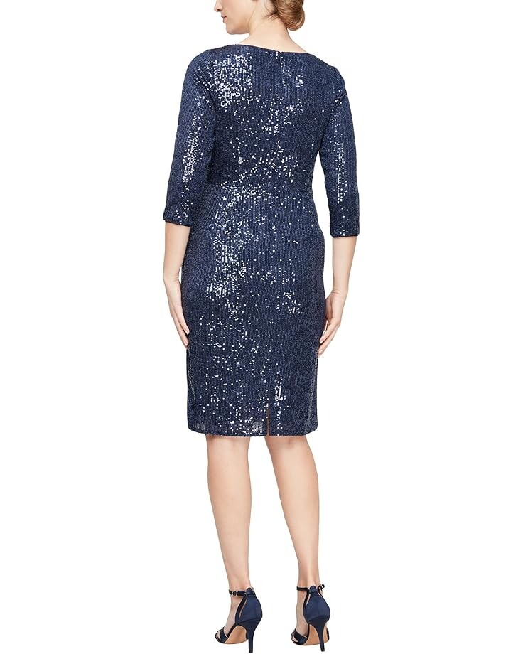 

Платье Alex Evenings Short Sheath Sequin Dress with Knot Front Detail and 3/4 Sleeves, темно-синий