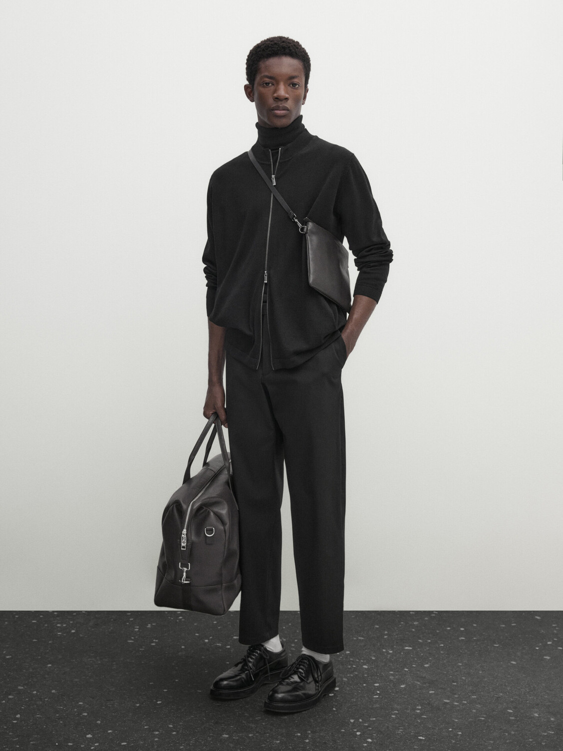 

Трикотажный кардиган из 100% мериносовой шерсти на молнии Massimo Dutti, черный