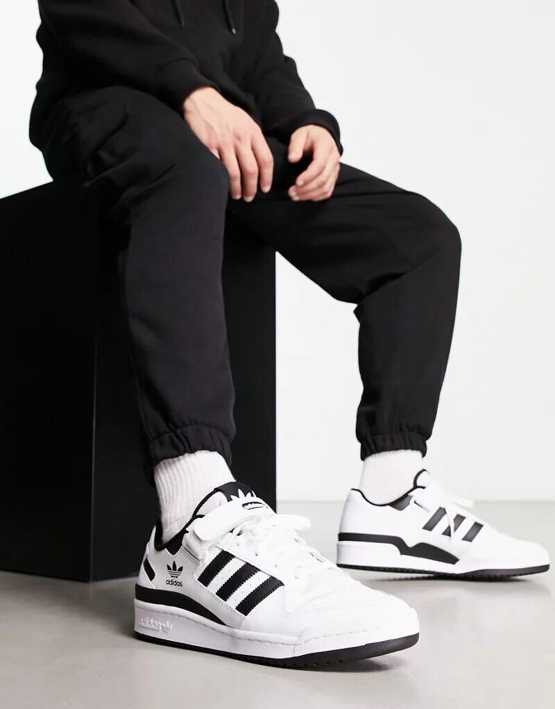 

Бело-черные кроссовки adidas Originals Forum Low