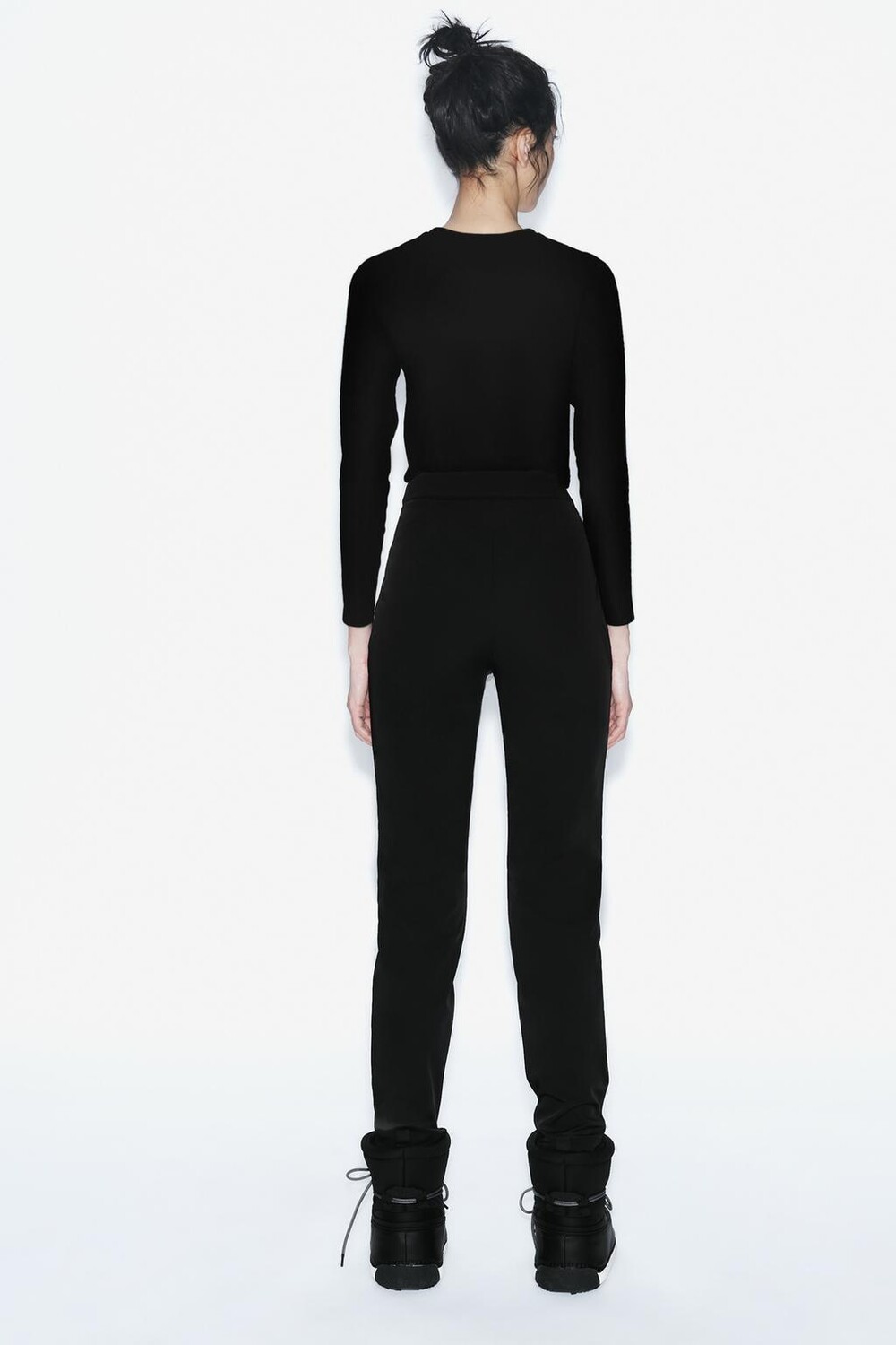 

Брюки узкого кроя коллекции ветро- и водонепроницаемой лыжной коллекции ZARA, черный