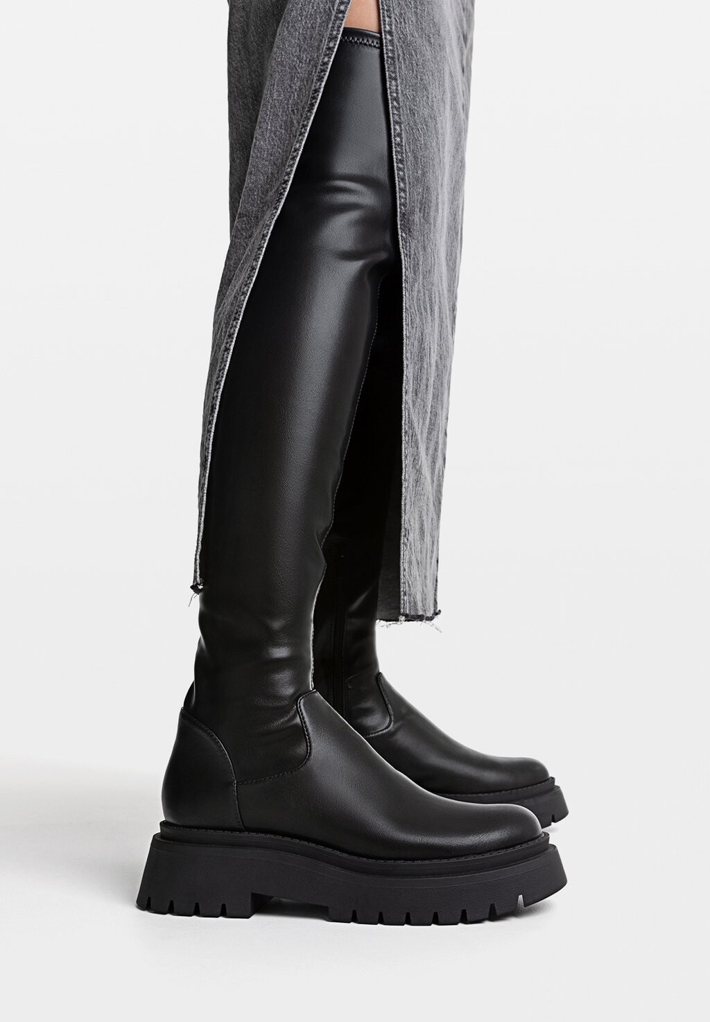 

Ботфорты Flat Track Stradivarius, черный