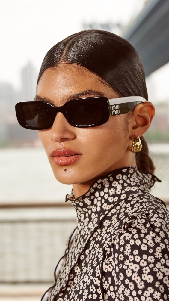 

Солнцезащитные очки Miu Miu Rectangle, черный