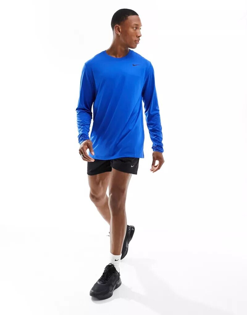 

Синяя футболка с длинными рукавами Nike Dri-FIT и логотипом Swoosh на груди