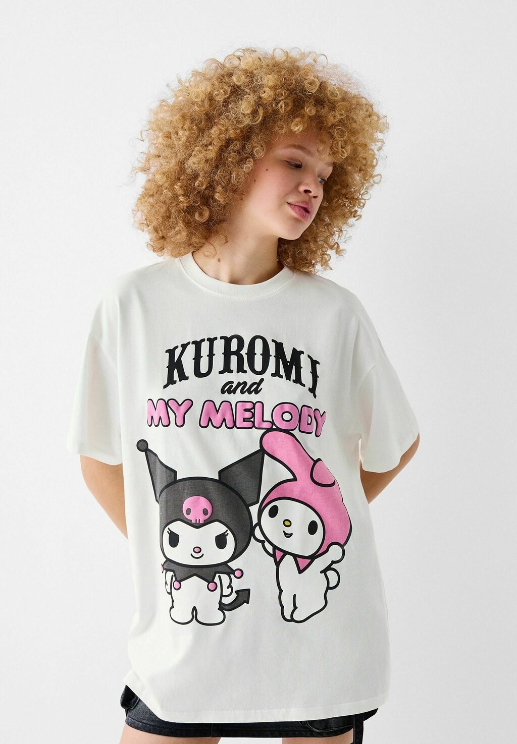 

Футболка с принтом SHORT SLEEVE KUROMI Bershka, цвет white