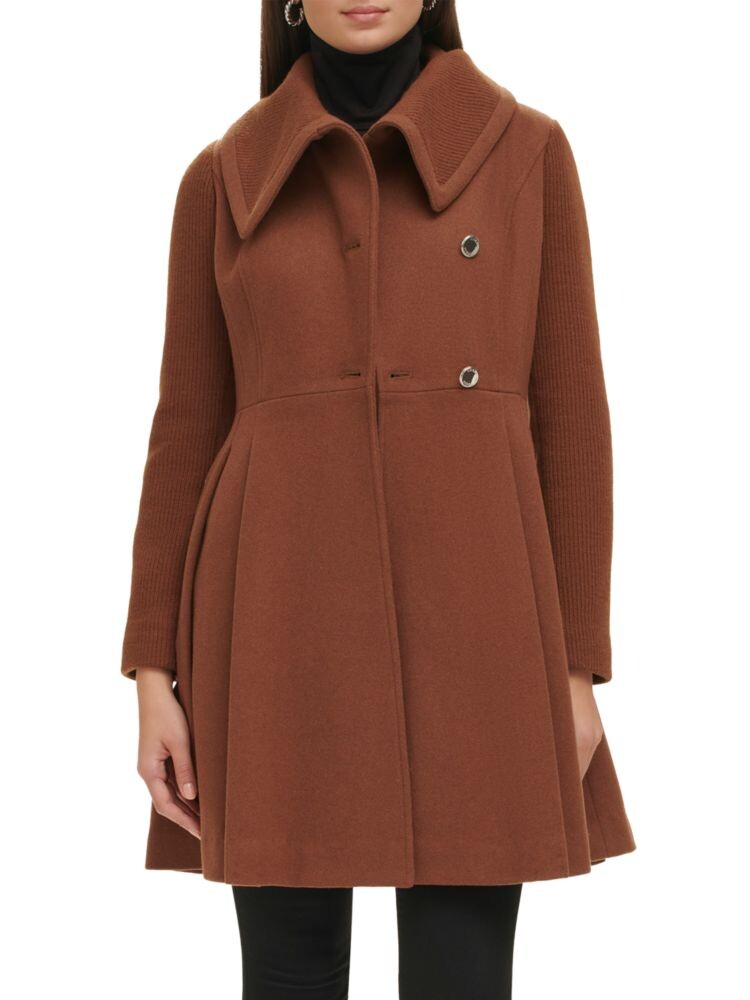 

Плиссированное расклешенное пальто из смесовой шерсти Guess, цвет Cognac
