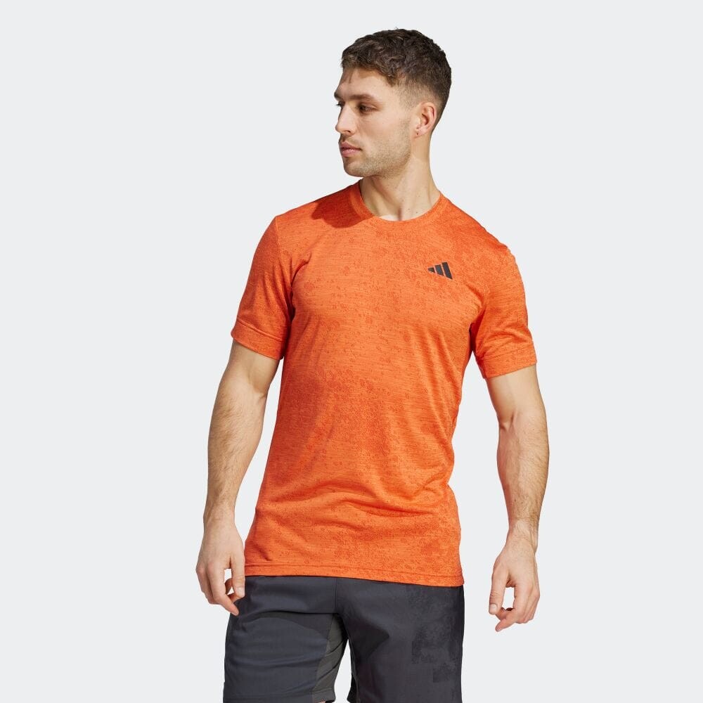 

Футболка Adidas HT6995, красный