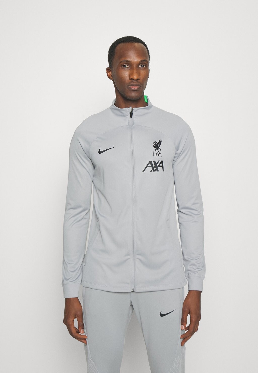 

Спортивная куртка Nike