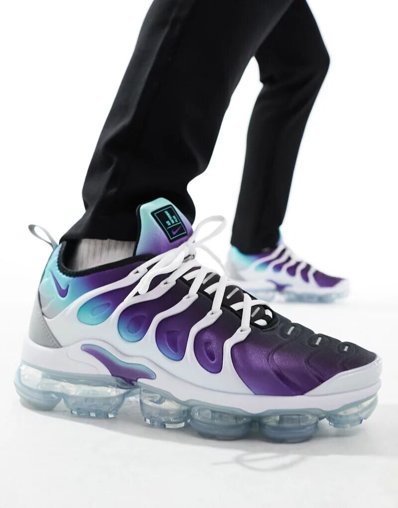 

Бело-фиолетовые кроссовки Nike Air Vapormax Plus