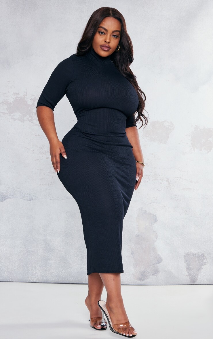 

PrettyLittleThing Черное платье мидакси в рубчик с высоким воротником и половиной рукавов Plus