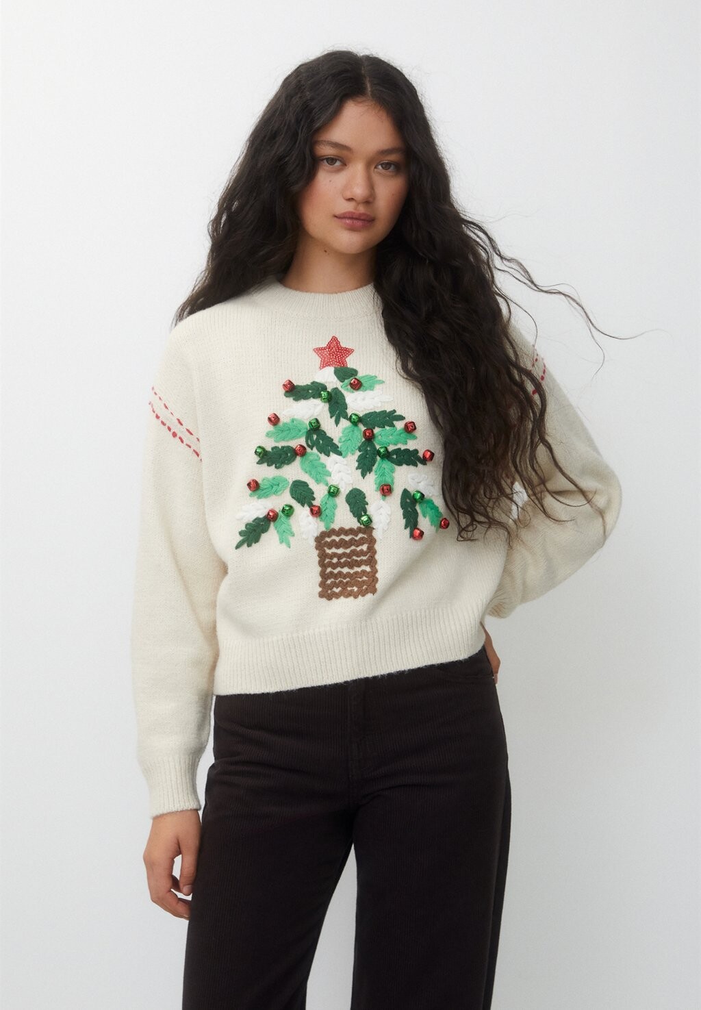 

Свитер Embroidered Tree Christmas PULL&BEAR, бежевый