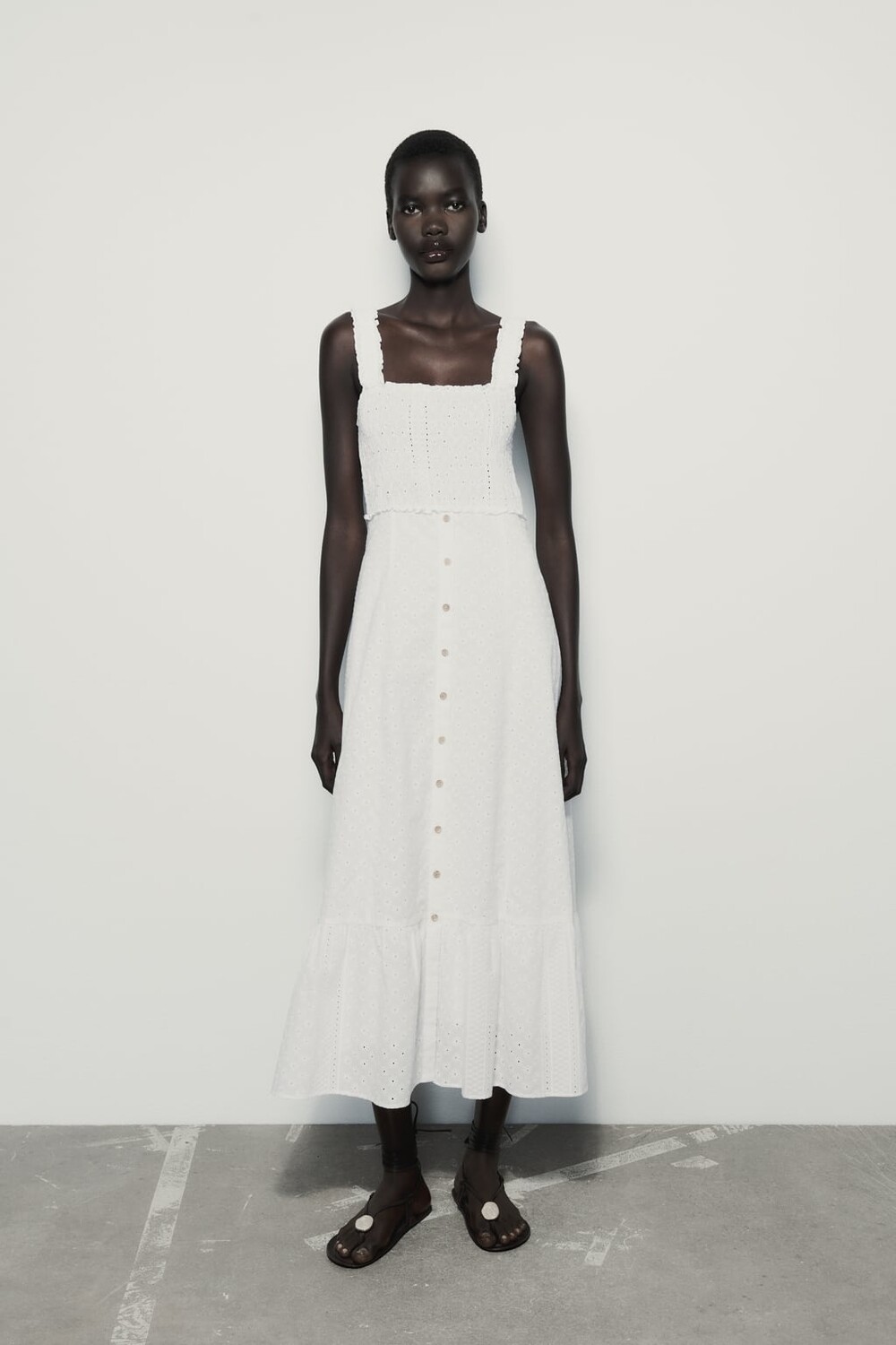 

Платье миди с вышивкой ZARA, белый