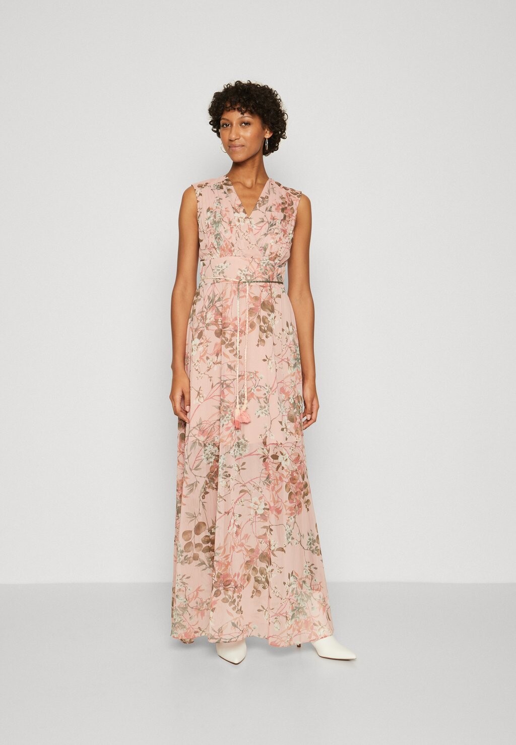 

Вечернее платье Gilda Long Dress Guess, цвет light pink