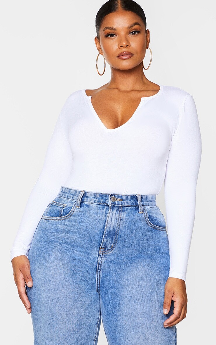 

PrettyLittleThing Базовое белое боди Plus с глубоким вырезом и длинными рукавами