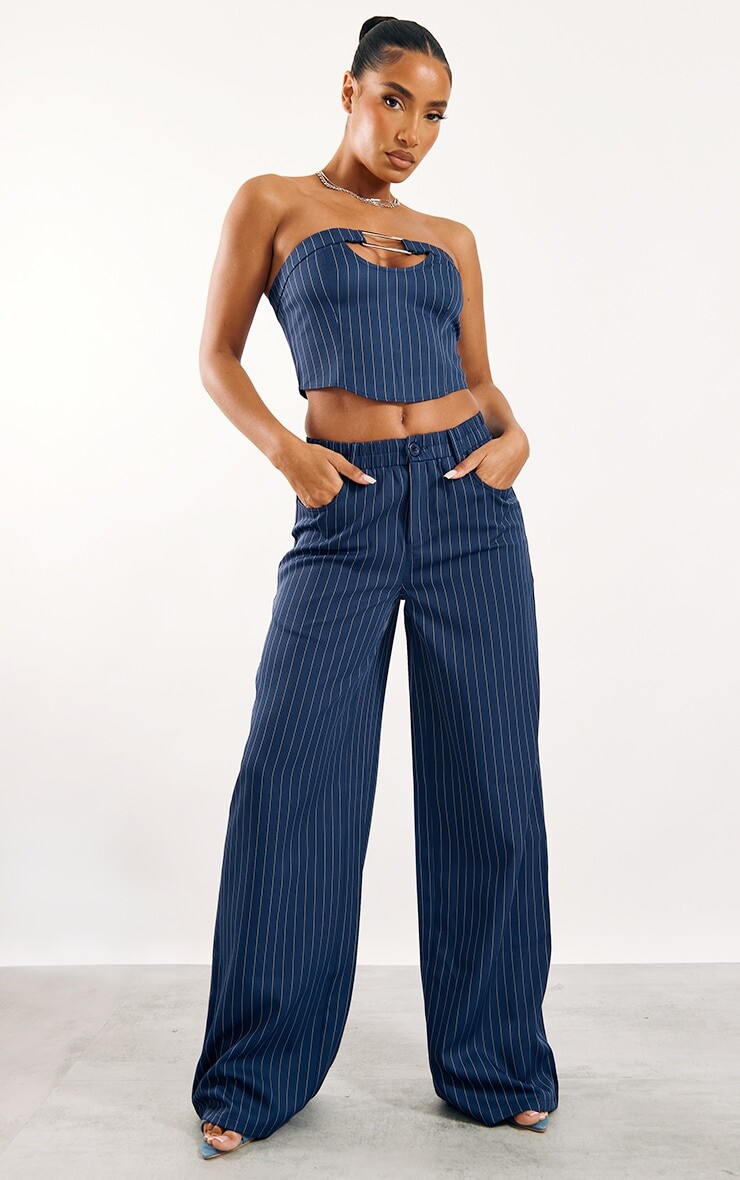 

PrettyLittleThing Темно-синие широкие брюки из тканой ткани в тонкую полоску с высокой талией, Синий