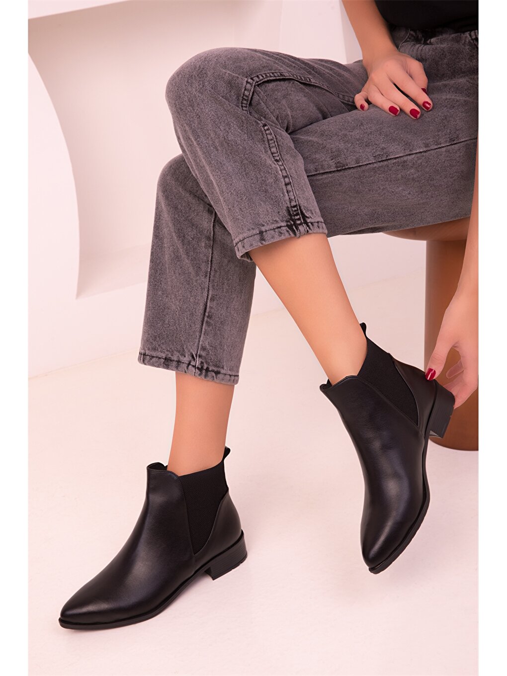 Женские ботинки длиной до щиколотки с эластичными боковинами Soho Exclusive, черный