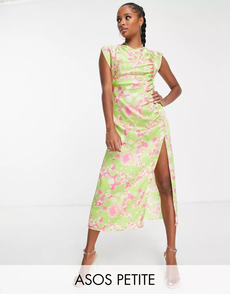 Зеленое атласное платье миди с цветочным принтом, рюшами по бокам, пуговицами и короткими рукавами ASOS DESIGN Petite