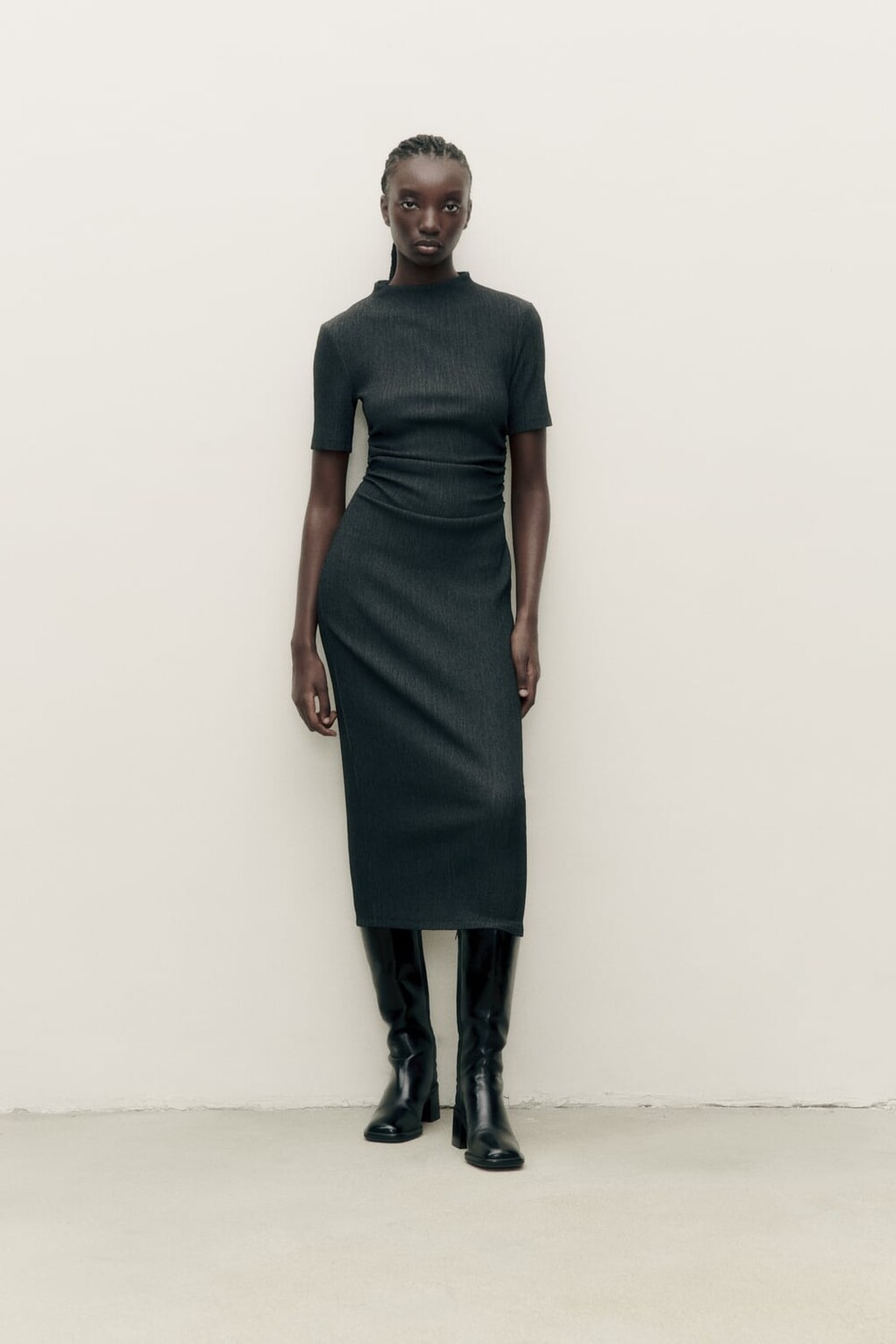 

Фактурное платье миди ZARA, черный