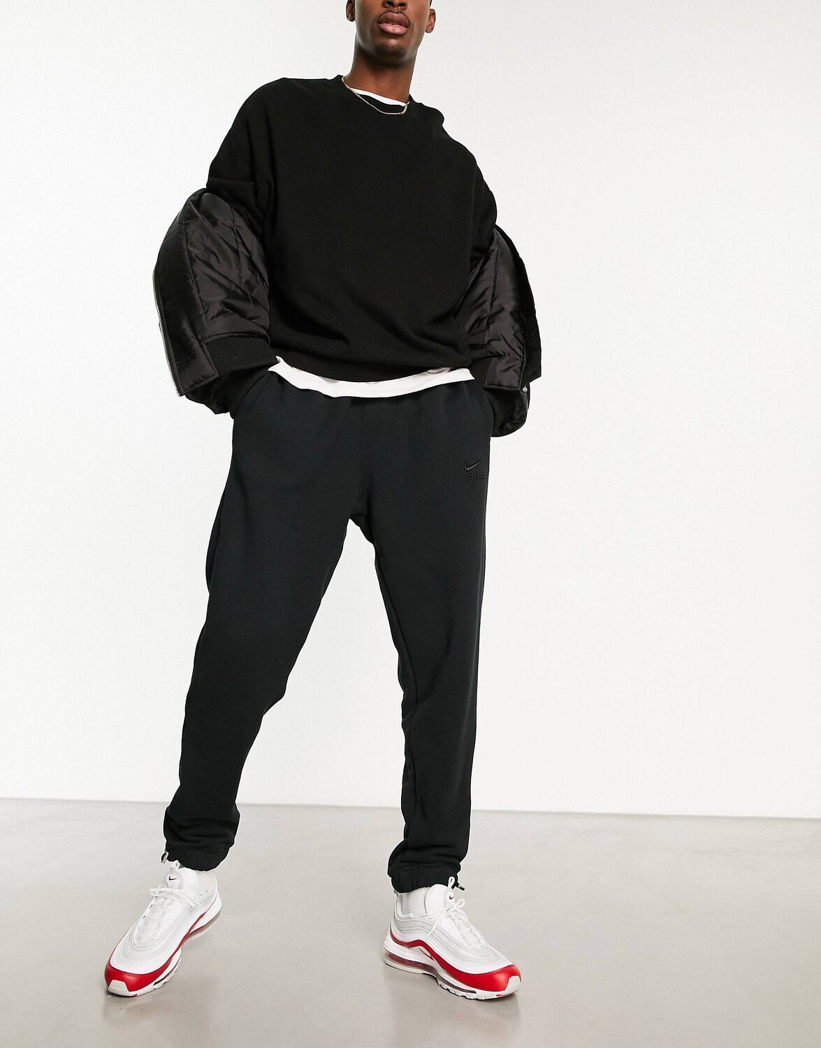 

Черные джоггеры Nike Air